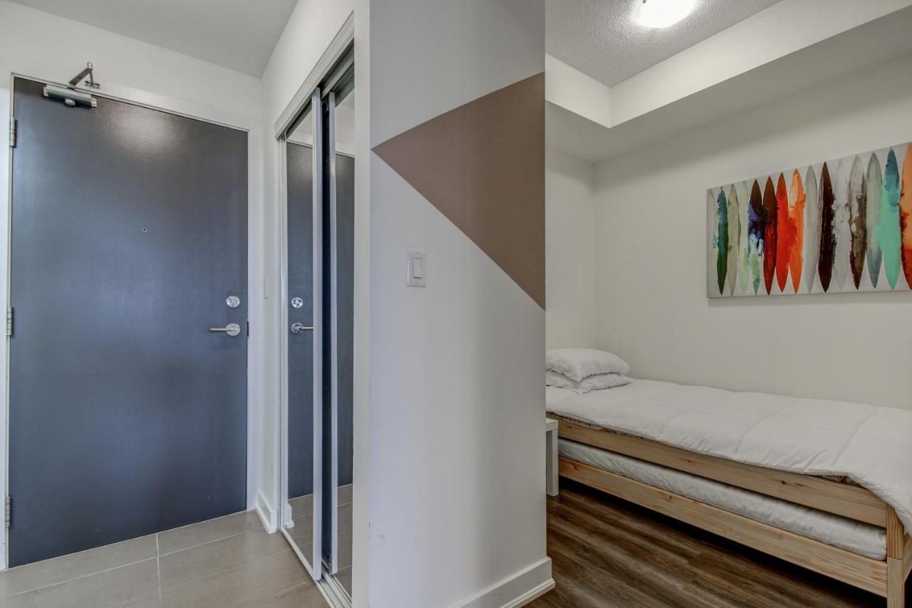 The Benetton Suite - Square One 1 Bedroom + Den + 1 Parking Mississauga Buitenkant foto