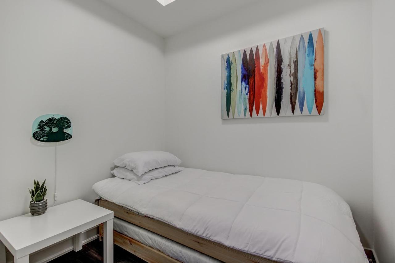 The Benetton Suite - Square One 1 Bedroom + Den + 1 Parking Mississauga Buitenkant foto